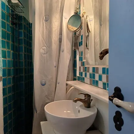 House Nyaraló Szérifosz